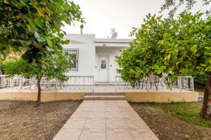 Elegant House with Garden View in Afandou