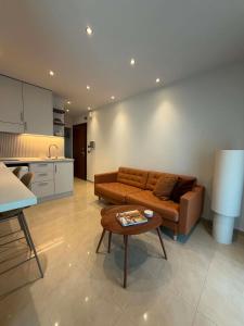 Modern Apartment with Free Private Parking near Metro