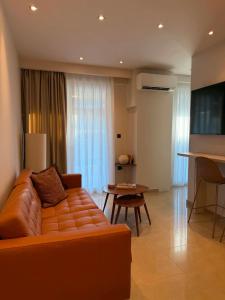 Modern Apartment with Free Private Parking near Metro
