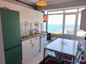 Renovated comfy apartment with unique sea view
