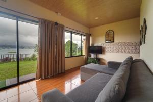 Home w Surrounding Lake Arenal & Volcano Views!