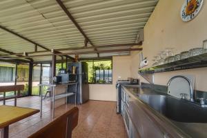 Home w Surrounding Lake Arenal & Volcano Views!
