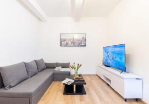 Calm Center Modern Apartment