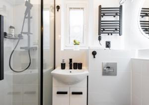 Calm Center Modern Apartment