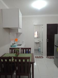 Corner Bungalow House with Parking 4-10 Pax