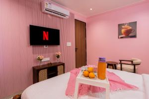 Citrus Abode Home with Breakfast and Pickup