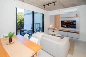 First del Sol Modern One Bedroom in Las Lomas