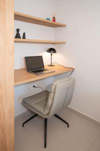 First del Sol Modern One Bedroom in Las Lomas