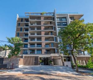 Urban Oasis Near Malls with Pool Gym and BBQ