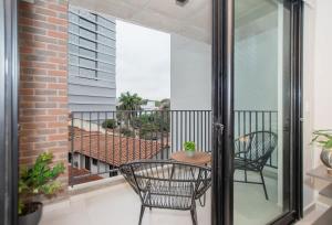 Business Ready Apt Workspace Pool and Gym Access