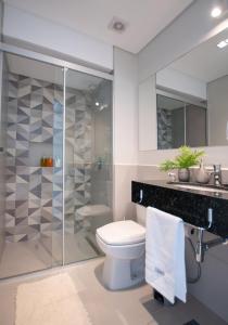 Spacious Apt Near Villa Morra with Pool&Workspace