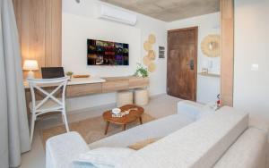 Business Gem Near Malls with Pool Gym & Fast WiFi