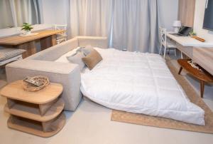 Business Gem Near Malls with Pool Gym & Fast WiFi