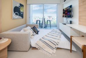 Lovely Apartment with City Views Balcony Gym&Pool