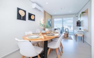 Lovely Apartment with City Views Balcony Gym&Pool