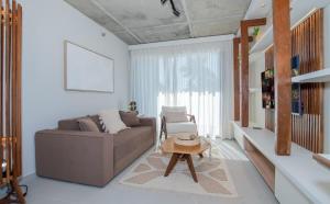 Stylish Stay with Private Patio Pool & Gym Access