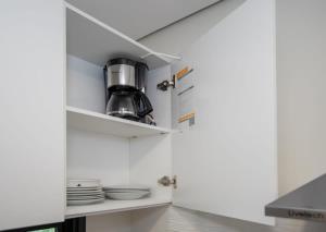 Stylish One-Bedroom Near Top Malls with Pool&Gym