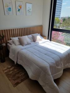 Modern Studio Near Malls with Gym and Rooftop Pool