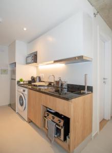 Trendy Studio near Malls with Pool Gym and BBQ