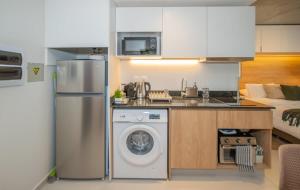 Trendy Studio near Malls with Pool Gym and BBQ