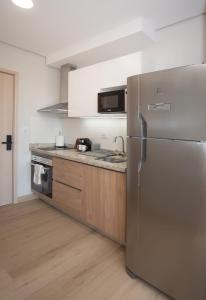 Chic Studio Near Malls with Pool and Gym