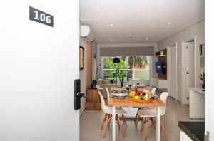 Modern Business Stay with Work Desk Pool and Gym