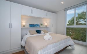 Executive Hub close to Shopping with Gym and Pool