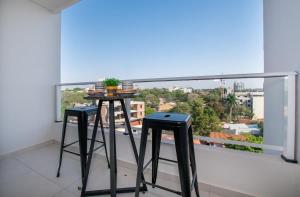 Stylish Hub Near Dining and Malls with Pool&Gym