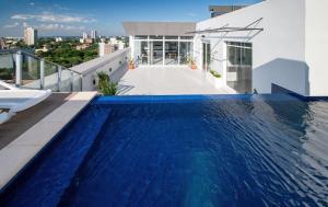 Executive Stay in Recoleta with Pool and Workspace