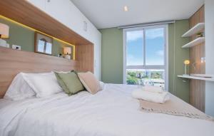 Executive Stay in Recoleta with Pool and Workspace