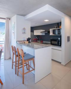 Spacious Oasis with Balcony Kitchen Near Malls