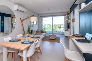 Charming Apt with City View Workspace Pool&Gym