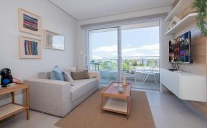 Charming Apt with City View Workspace Pool&Gym