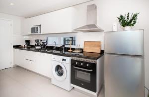 Stylish Two BR Prime Area Balcony Pool and Gym