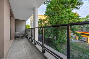 Warsaw Praga Apt - Parking, Balcony, Workdesk - by Rentujemy