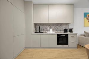 Warsaw Praga Apt - Parking, Balcony, Workdesk - by Rentujemy