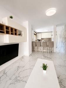 Luxury Penthouse Sunny Terrace by Alma Homes