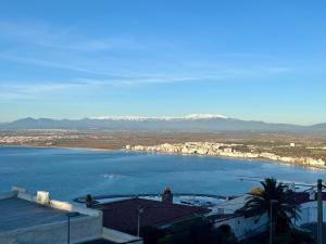Apartamento con fabulosas vistas sobre la bahía de Roses- El Piset