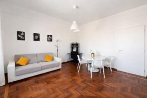 Walk to Metro A, Cozy 1BR with Lift & AC