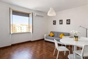 Walk to Metro A, Cozy 1BR with Lift & AC