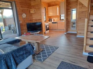Ferienhaus Dziwna 70qm bis 7 Gäste mit Fass-Sauna, Whirlpool, großer Terrasse, eingezäuntem Garten & bis zu 6 Hunde kostenlos