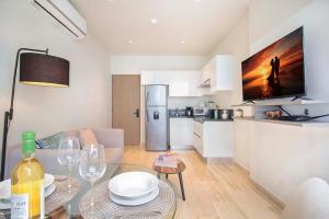 1BR Prime Location with Ocean View Rooftop & Pool