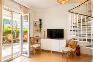 Aegean Pearl Maisonette Near Beach and Free Parking