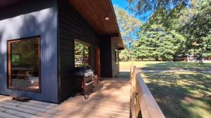 BUHO Cabin Cypress BBQ Smart TV Wood Hot Tub