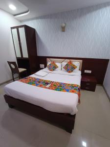 Crown Hotel Aadoree - Near Mumbai Airport, BKC Visa Consultant , Jio Convention Centre