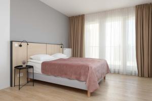 Bright Apartments with Air Conditioning close to the Metro Station and PGE by Noclegi Renters