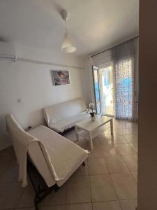 NEW! Bright 2 Bedroom Apartment in Pefkochori