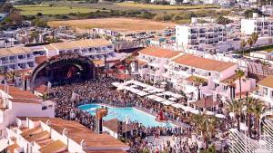 Apt in Playa den Bossa next Ushuaia, beachfront, reliable host