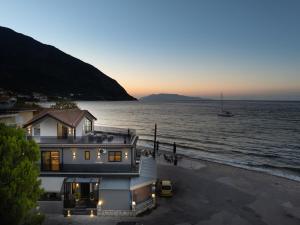 Ristanis Blue Mare Beachfront Retreat