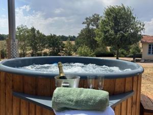 Maison de caractère, jacuzzi, nature - 10 pers. - FR-1-489-644